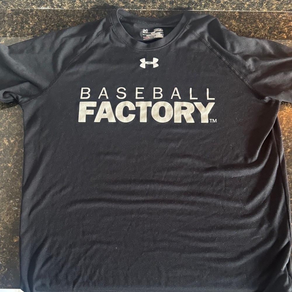 Under Armour Black Short Sleeve Tee